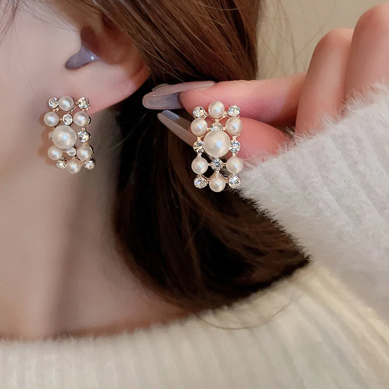 DREJEW Women's Cluster Pearl & Rhinestone Jewellery Set | Gold Tone Wedding Choker Necklace & Stud Earrings