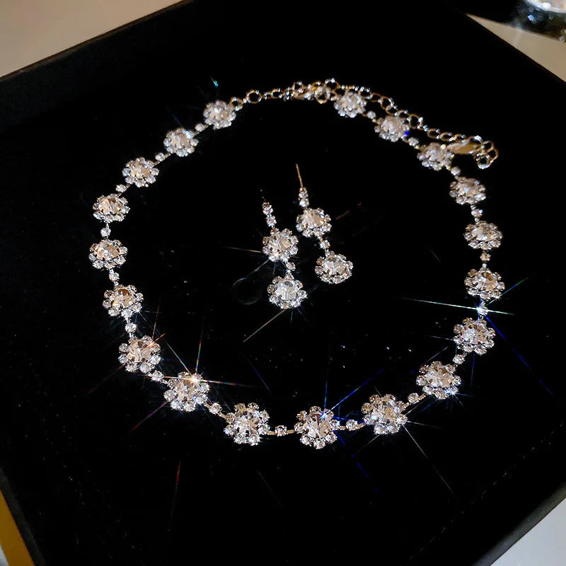 DREJEW Women's Cluster Pearl & Rhinestone Jewellery Set | Gold Tone Wedding Choker Necklace & Stud Earrings