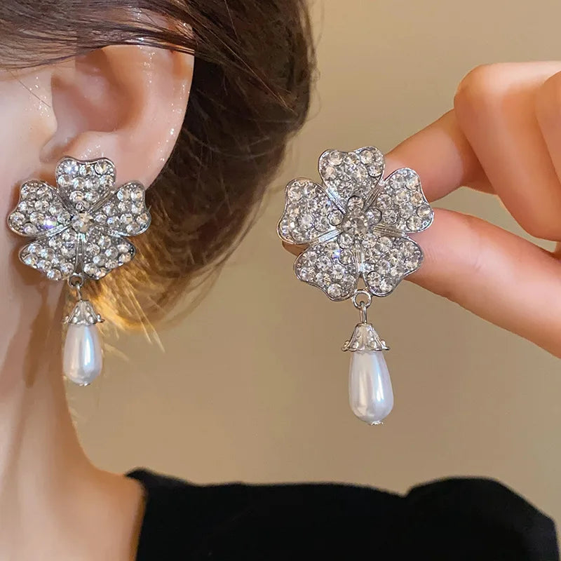 DREJEW Multi-Layer Pearl & Rhinestone Jewellery Set | Classic Flower Cluster Necklace & Earrings | Wedding Statement