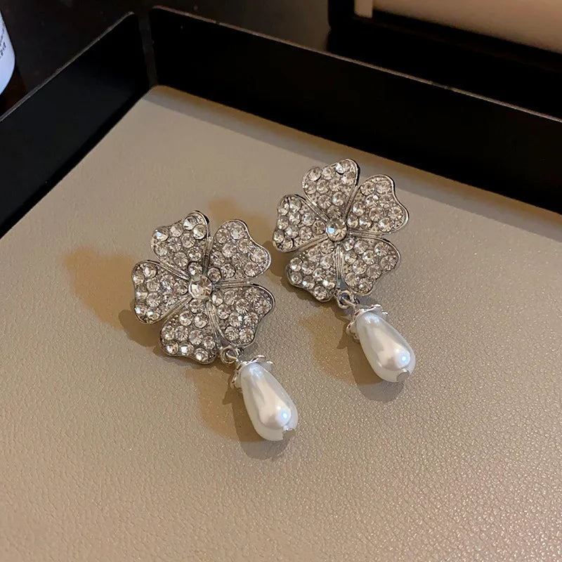 DREJEW Multi-Layer Pearl & Rhinestone Jewellery Set | Classic Flower Cluster Necklace & Earrings | Wedding Statement