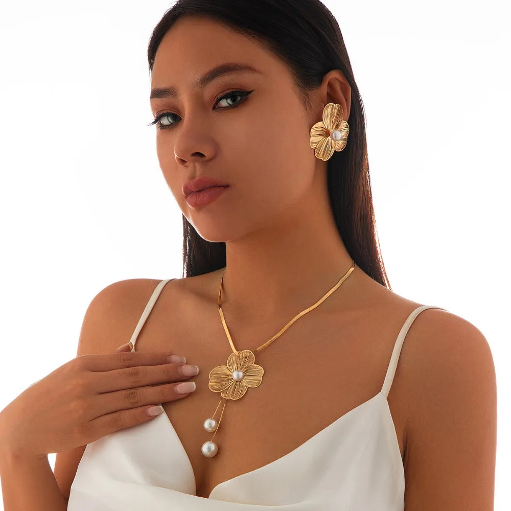 GUOLE Women's Filigree Flower Jewellery Set | Stainless Steel Gold Tone Necklace & Statement Earrings | Anniversary