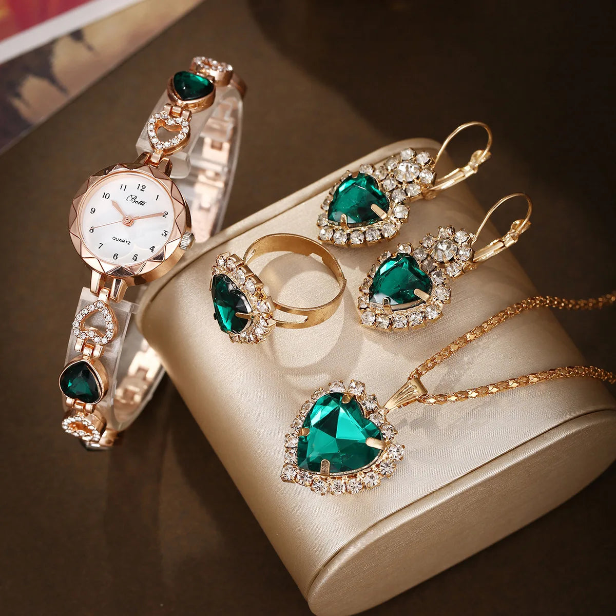 Premium Women's 4-Piece Set 2025 – Quartz Watch, Necklace, Ring and Earrings with Crystals